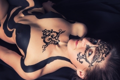 Black Tribal Ornament Nude Akt